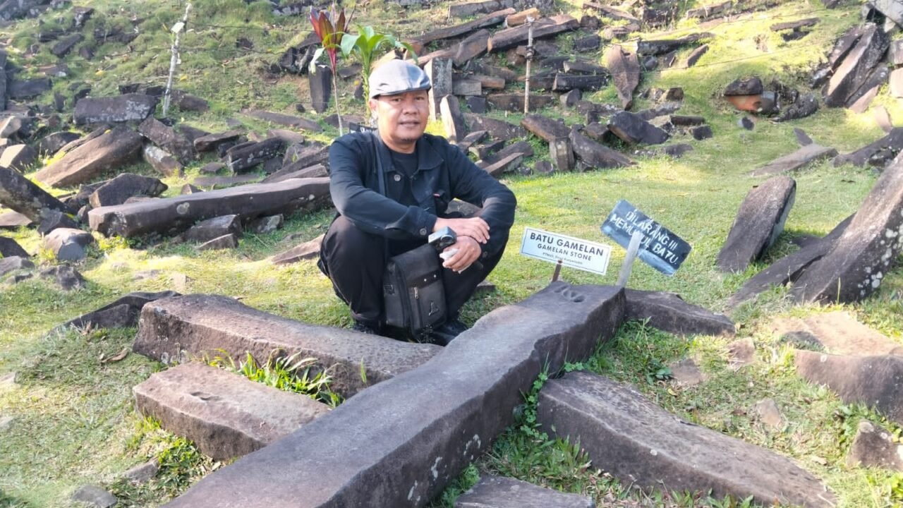 Touring Budaya : Menguak Jejak Megalitikum di Situs Gunung Padang Cianjur - Budayantara TV