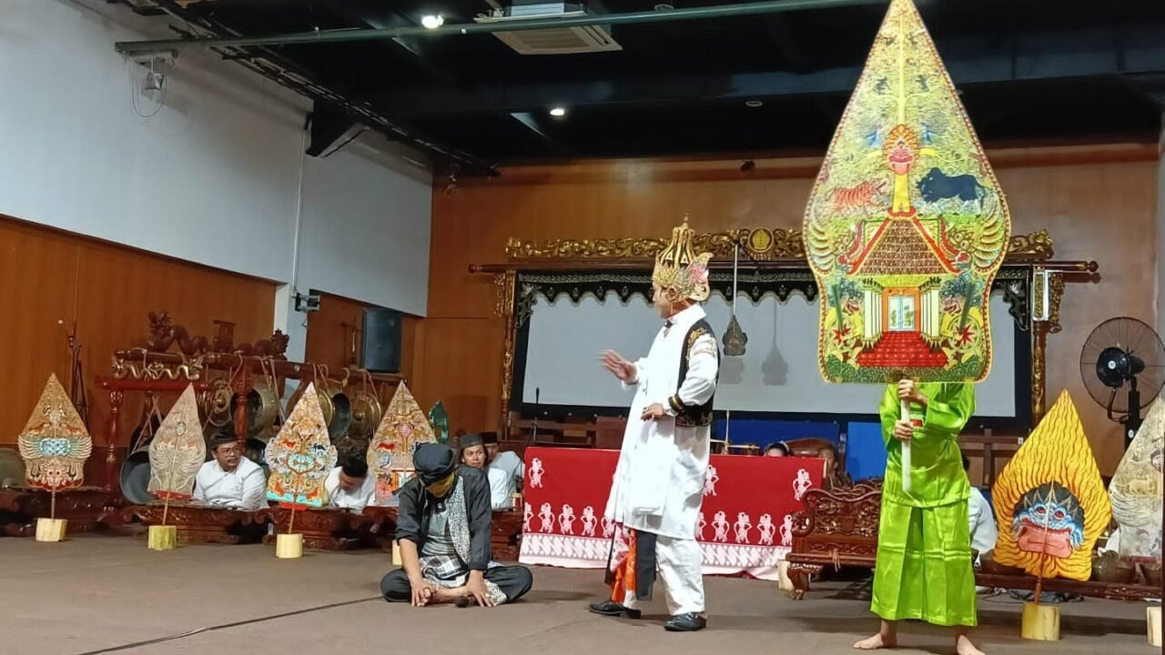 Serunya Nonton Wayang Betawi Disampaikan Dalam Bahasa Indonesia dan Penontonnya Anak Muda! - Budayantara TV
