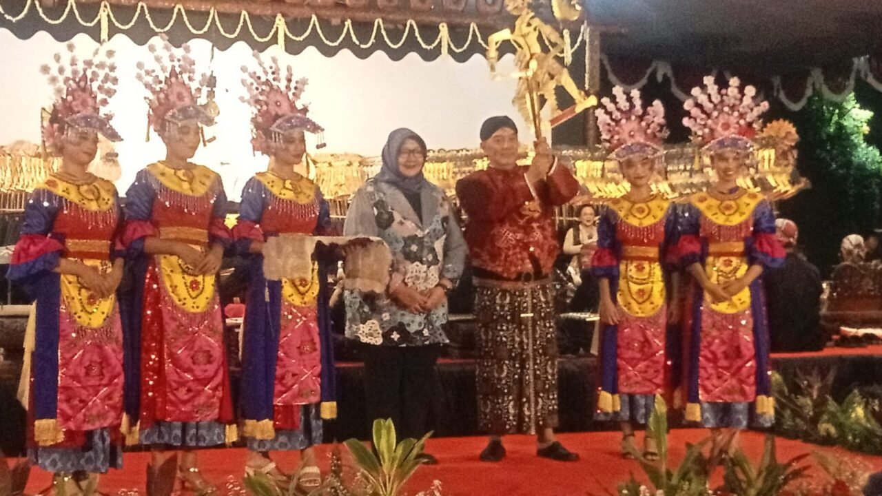 Wayang Kulit Banyumas Hidupkan Malam Blok S, Generasi Muda Jaksel Antusias Menyaksikan Lakon “Bimo Garu” - Budayantara TV