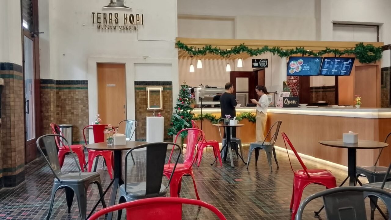 Nikmati Sejarah dan Kopi Tempo Dulu di Teras Kopi Museum Mandiri - Budayantara TV