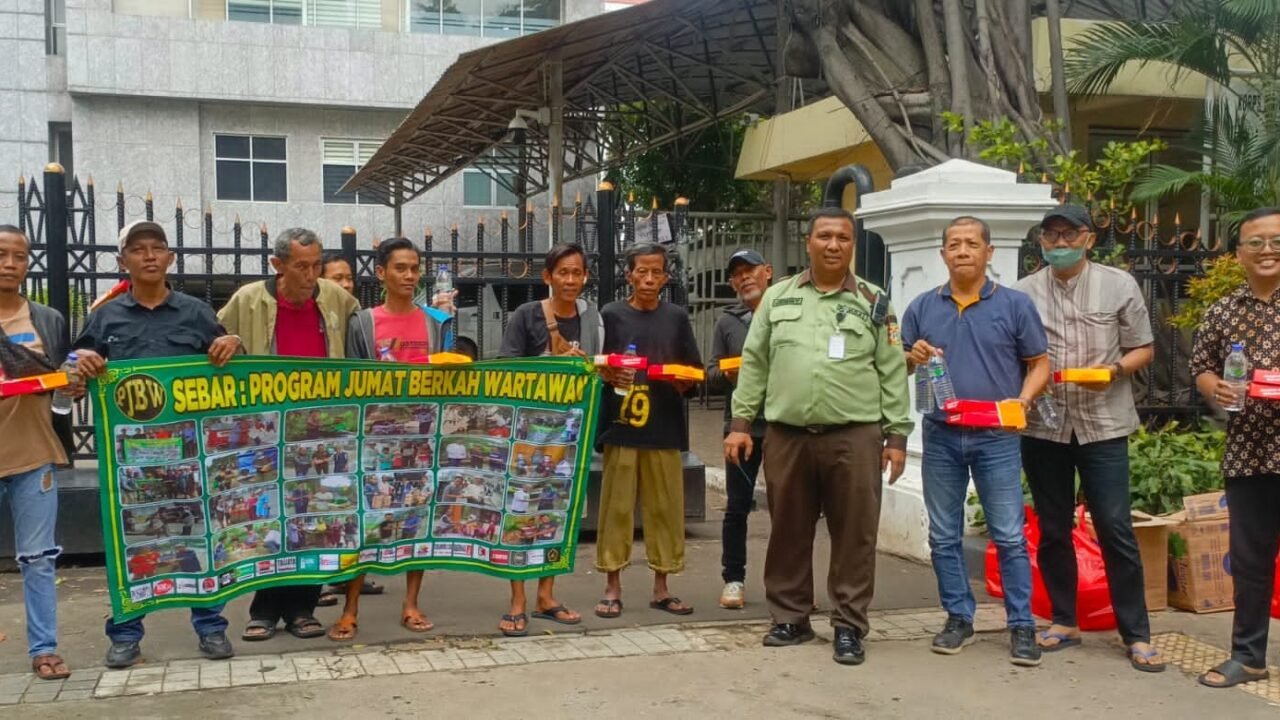 Selain dari Pengurus PWI Jaya, PROGRAM JUMAT BERKAH Raih Perhatian Wartawan Balaikota Pemprov & DPRD DKI Jakarta - Budayantara TV