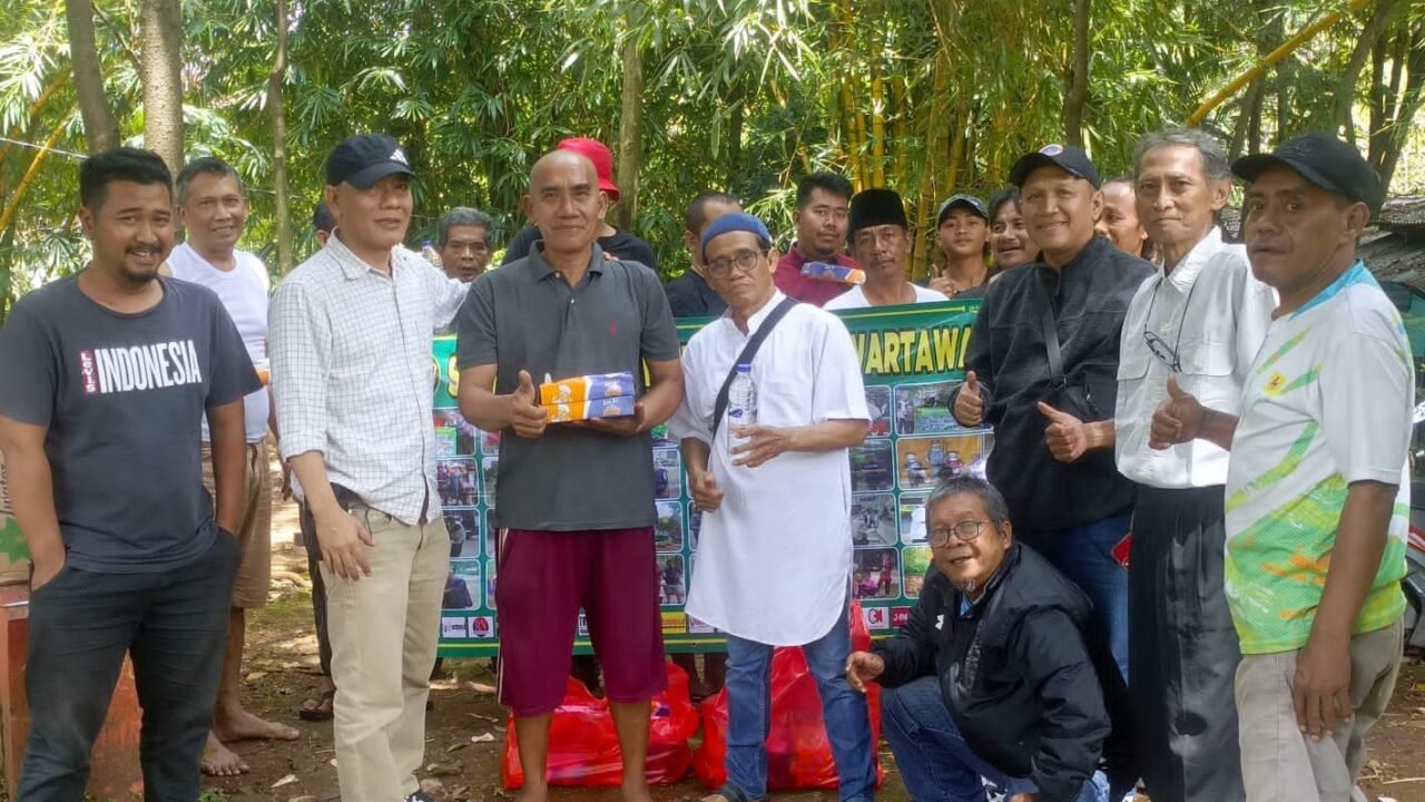 Di Hari Pers Nasional 2026, PROGRAM JUMAT BERKAH WARTAWAN Kolaborasi dengan PWI Kota Depok Berbagi 100 Boks Nasi & Air Mineral - Budayantara TV