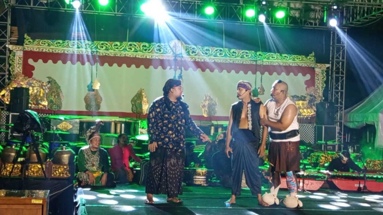 Hujan, Ngapak, dan Perlawanan Sunyi dari Panggung Calung - Budayantara TV
