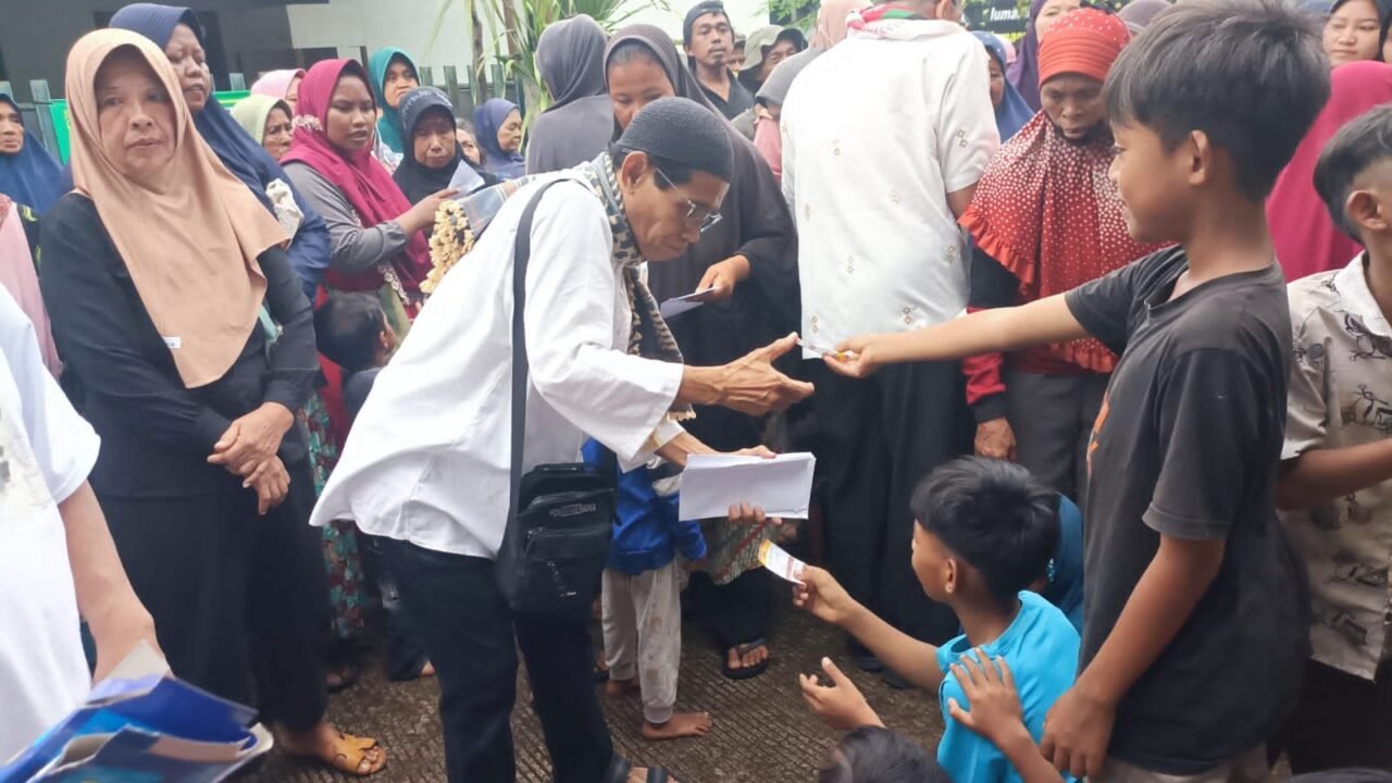 Ditengah HUT ke-31 Yayasan Humaniora, PROGRAM JUMAT BERKAH WARTAWAN Ikut Berbagi 100 Nasi Boks & Takjil Berbuka Puasa ke Pemulung - Budayantara TV