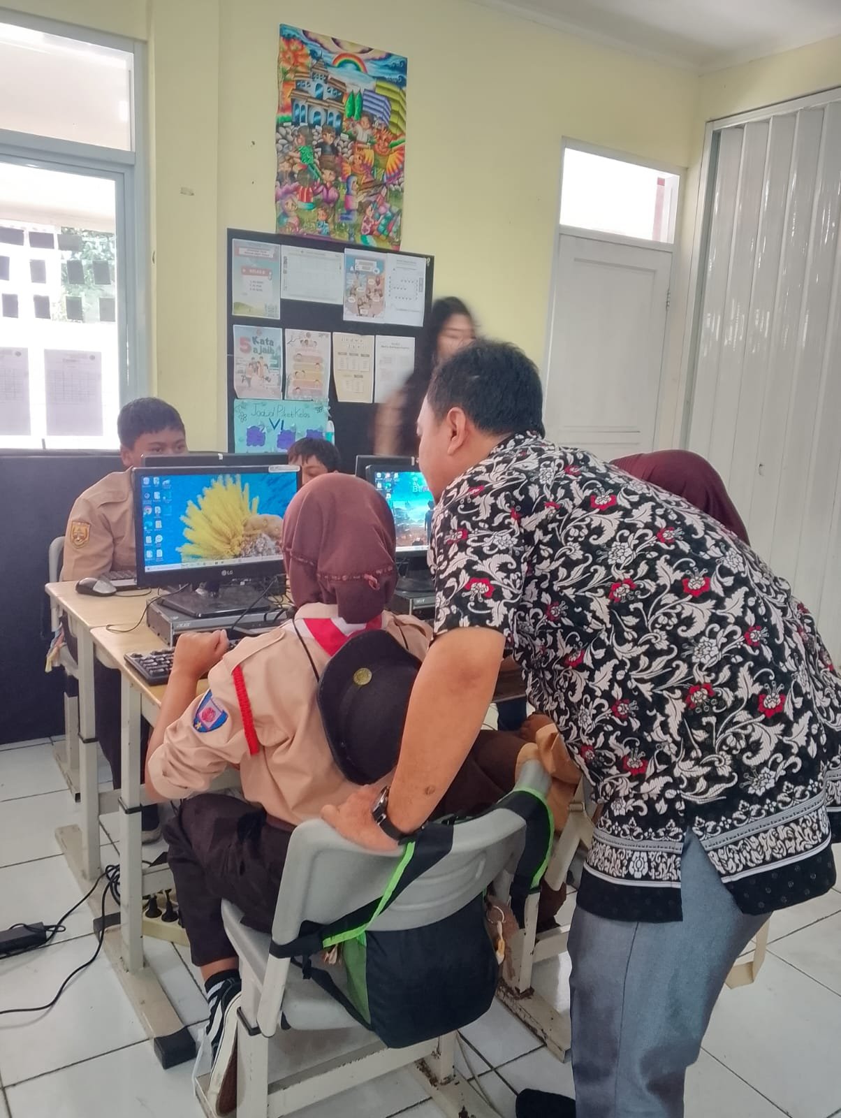 CEO AVR Performa Bersama BDN Program BeProKids Goes To School Hadir di Bandung