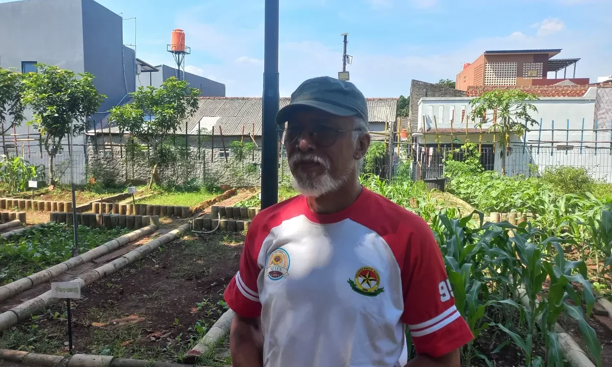 Mirip Iwan Fals, Nio Woles Sulap Lahan Kosong Jadi Kebun Produktif - Budayantara TV
