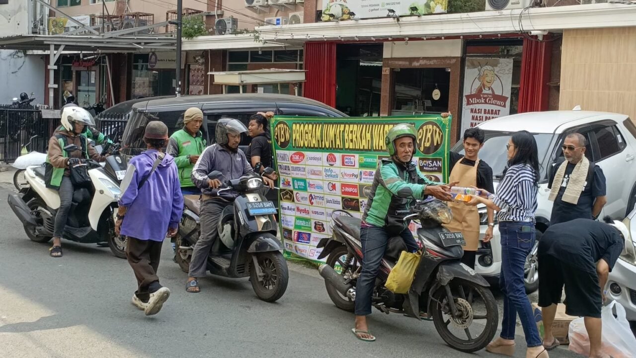 Dari Kampung Melayu hingga Benhil, Program Jumat Berkah Wartawan Ajak Ketua FBJ dan juga Owner Q Coffee Berbagi - Budayantara TV