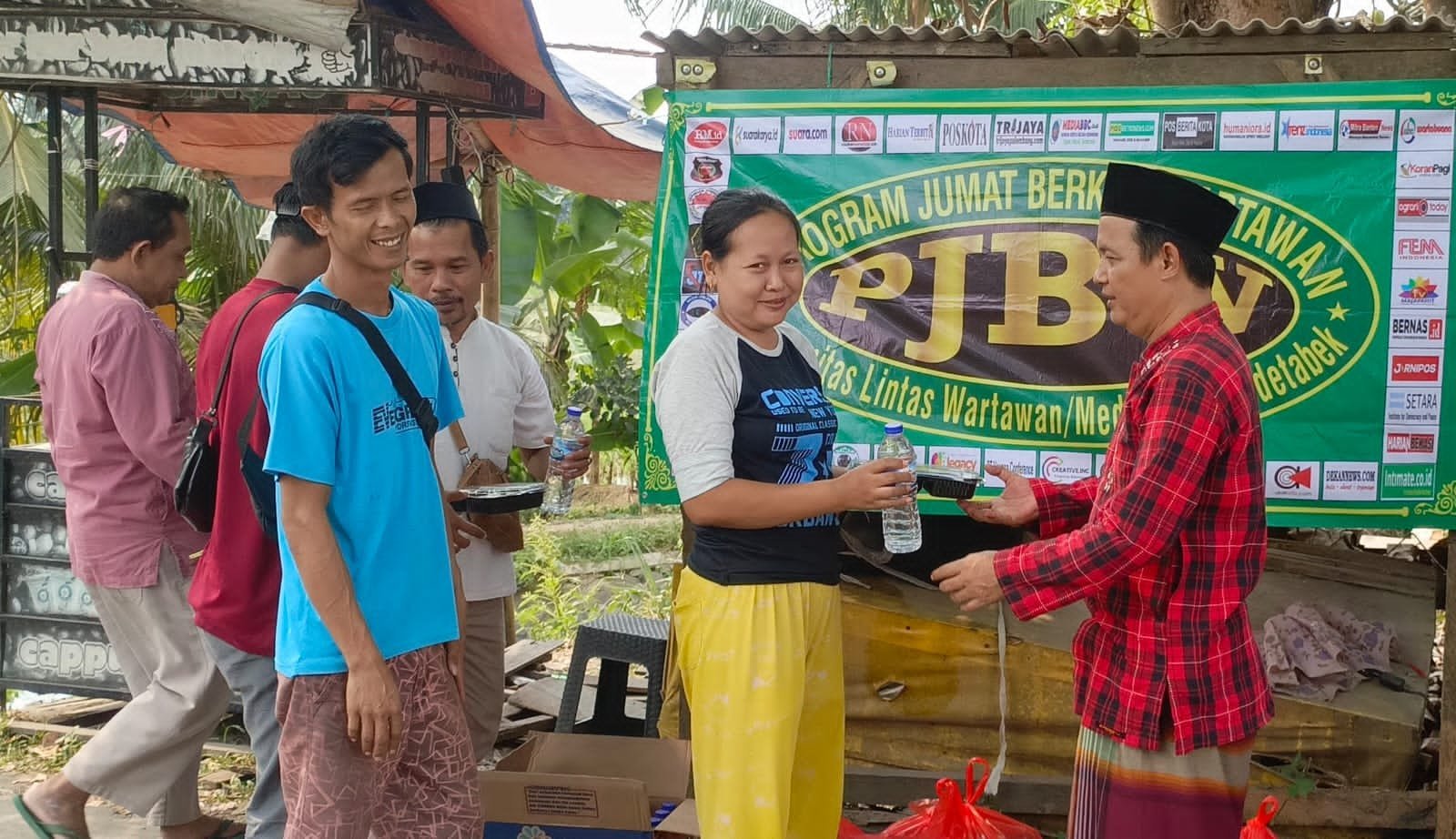 Santuni 20 Anak Yatim dan Sedekah Al-Quran, Program Jumat Berkah Wartawan Kunjungi Yayasan Rumah Ceria di Kota Serang Banten
