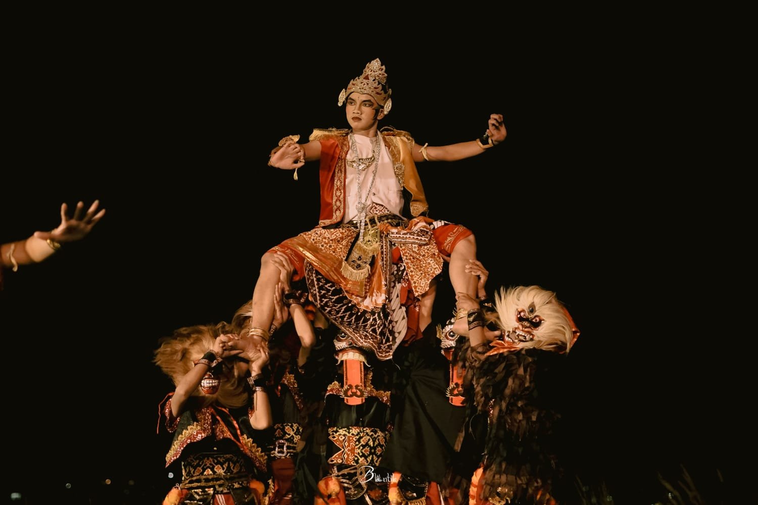 Sendratari Smara Jati Hidupkan Malam di Sigandul View Temanggung, Sanggar Puspita Sakanti Bawa Kisah Ramayana