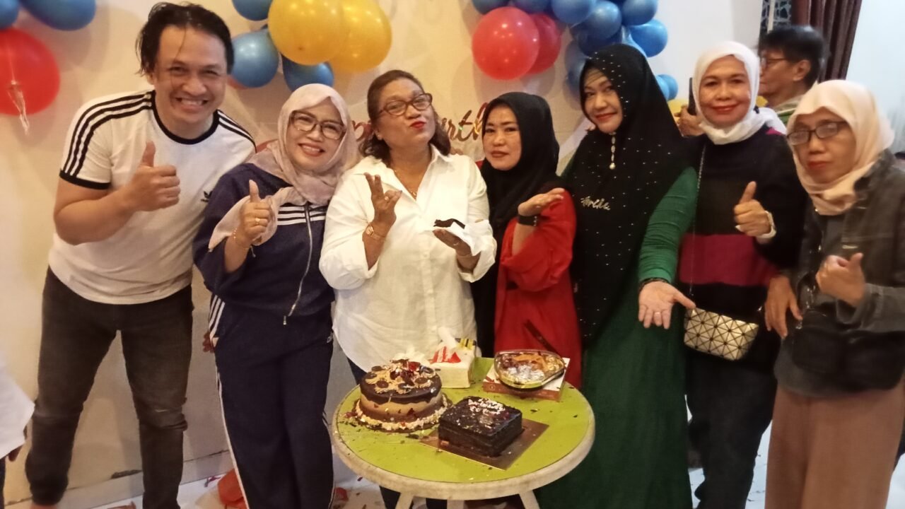 Genap 61 Tahun, Evy Soviar Rayakan Ulang Tahun Penuh Kehangatan Bersama Keluarga dan Sahabat - Budayantara TV